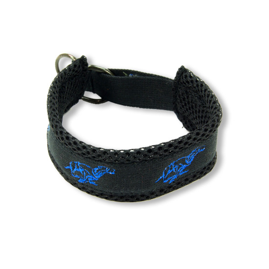 Broderat halvstryp-halsband med springande whippet – Meshfoder | Torshammarens