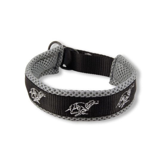 Broderat halvstryp-halsband med springande whippet – Meshfoder | Torshammarens